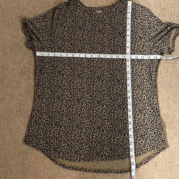 Women’s Old Navy Cheetah Print Blouse Size Large - Picture 4 of 6